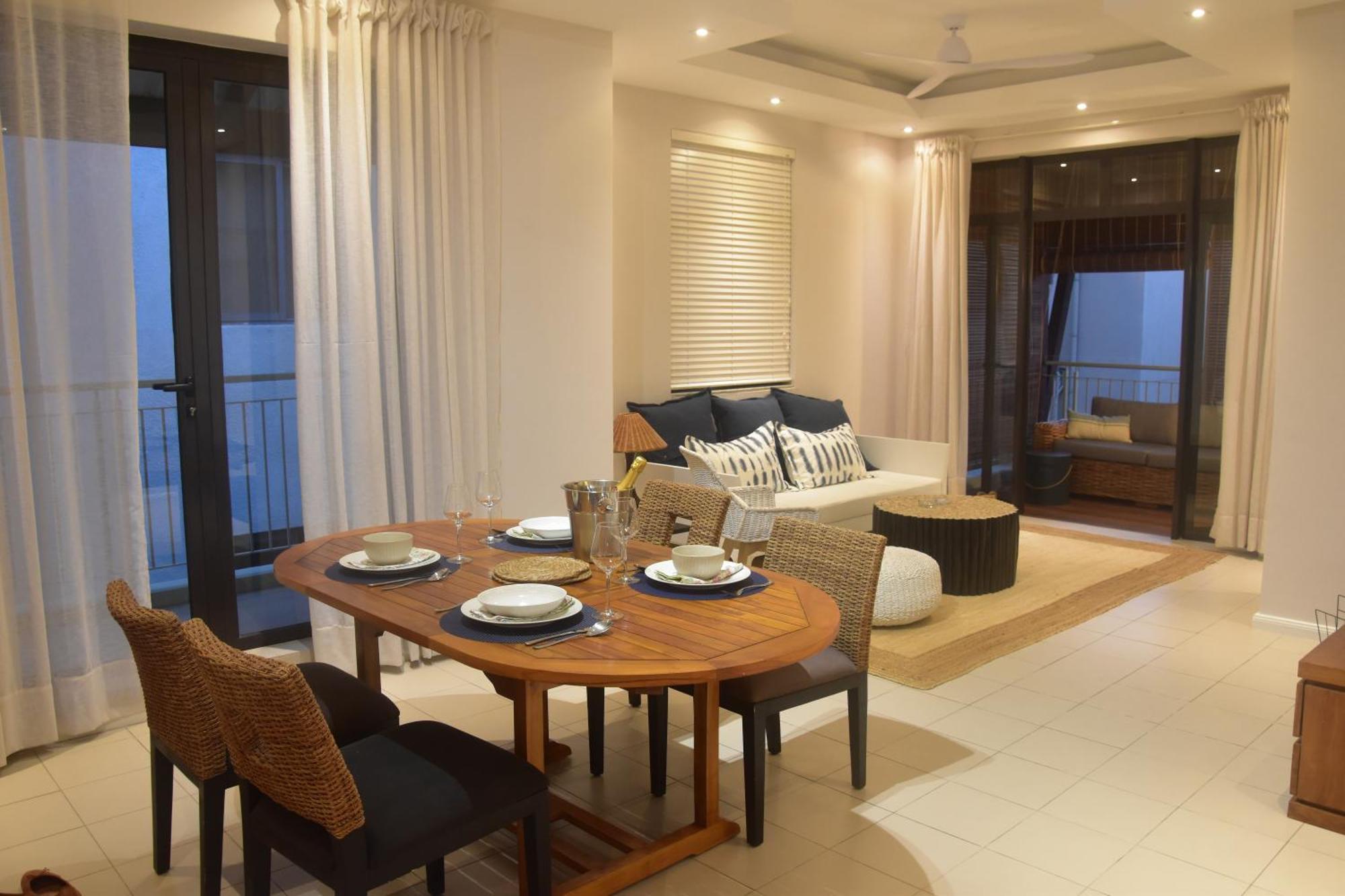 Blue Waves Beachfront Penthouse Flic en Flac Bagian luar foto