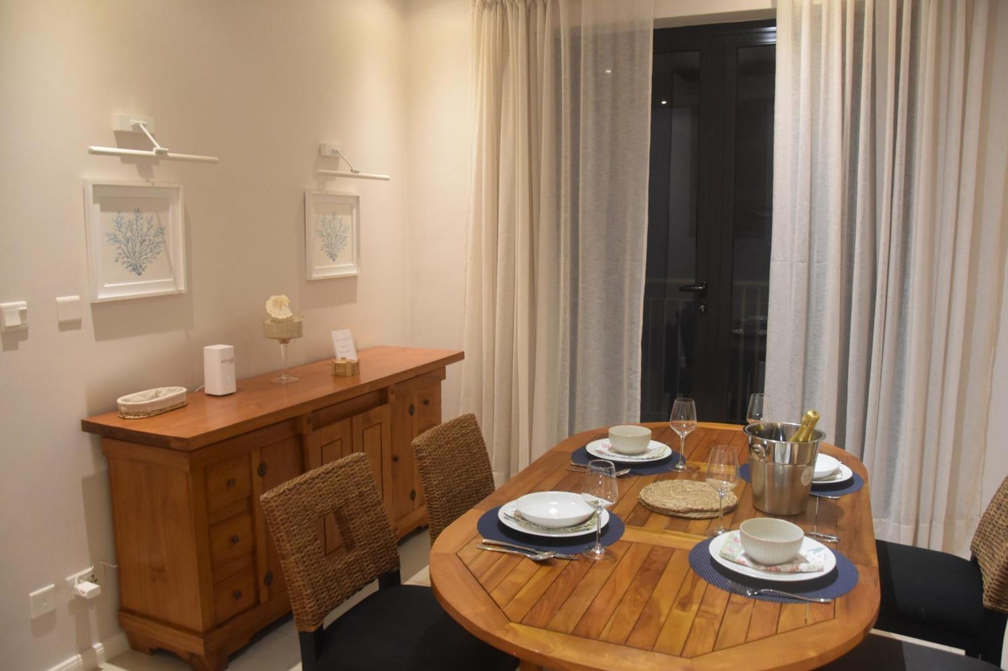 Blue Waves Beachfront Penthouse Flic en Flac Bagian luar foto