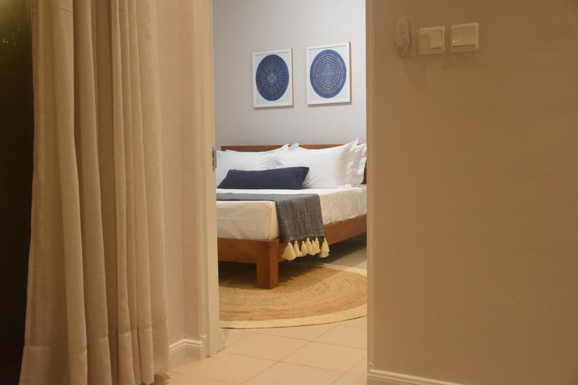 Blue Waves Beachfront Penthouse Flic en Flac Bagian luar foto