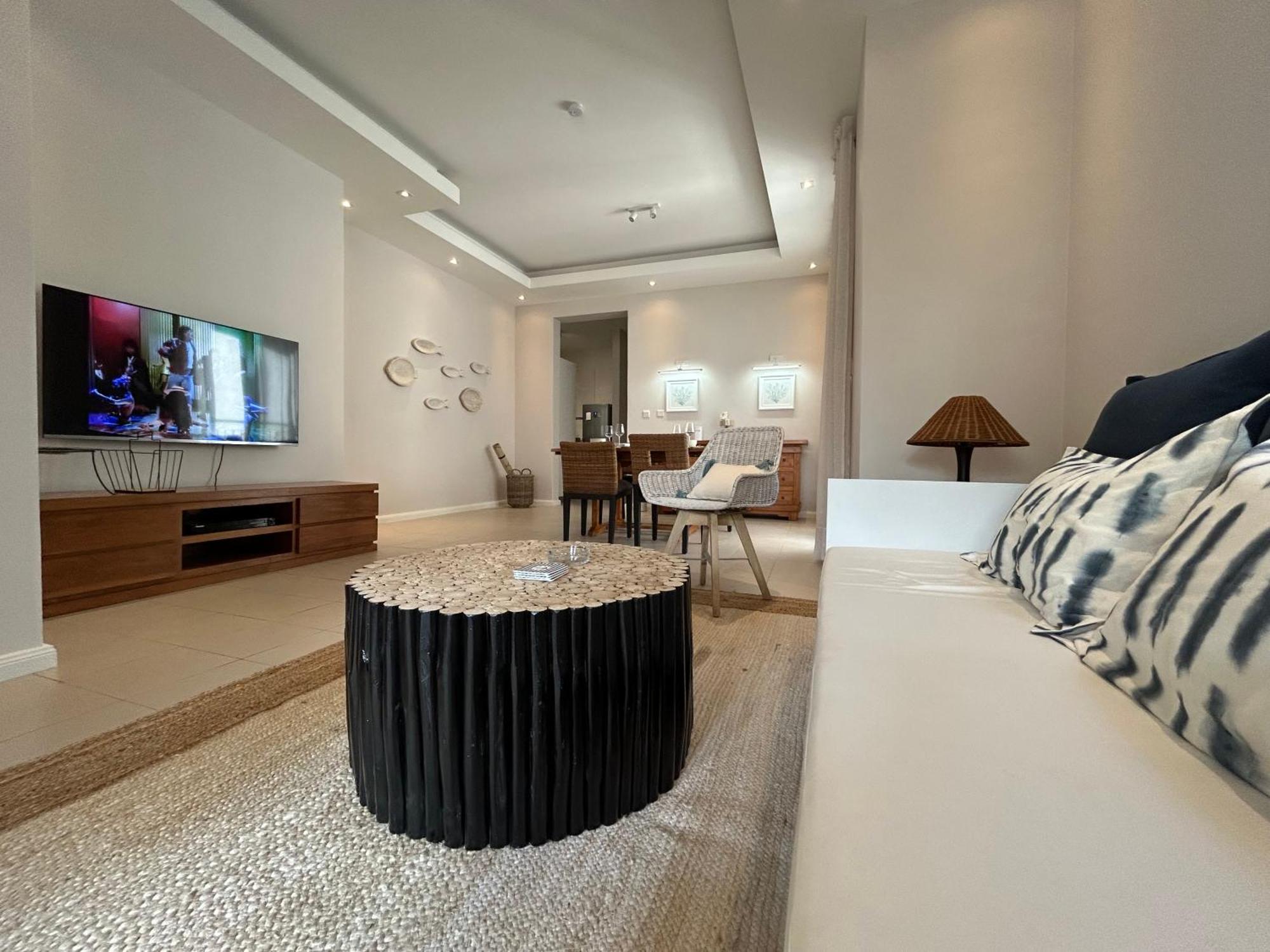 Blue Waves Beachfront Penthouse Flic en Flac Bagian luar foto